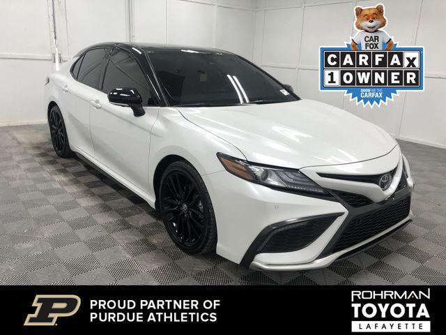 Photo of 2023 Wind Chill Pearl/Midnight Black Metallic Toyota Camry