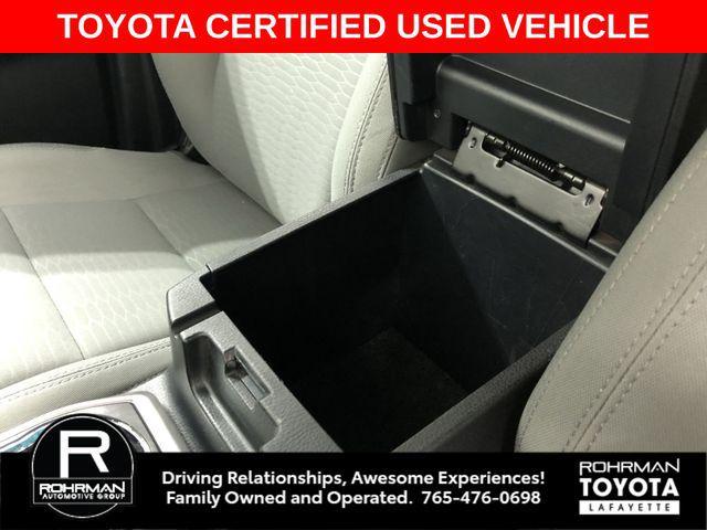 Photo of 2019 Super White Toyota Tacoma