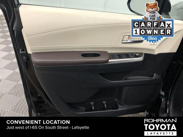 Photo of 2023 Midnight Black Metallic Toyota Sienna