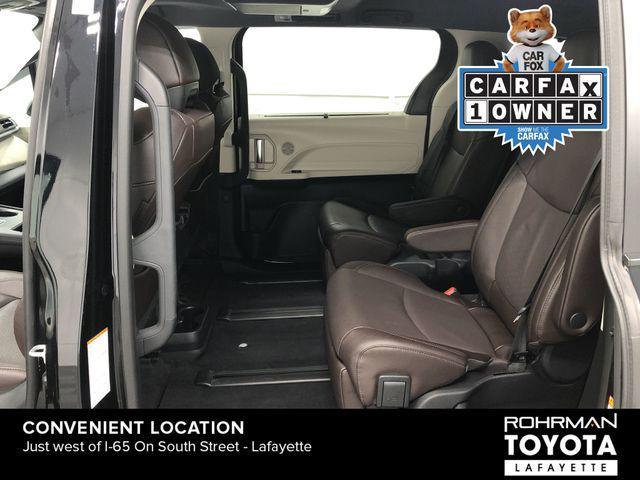 Photo of 2023 Midnight Black Metallic Toyota Sienna
