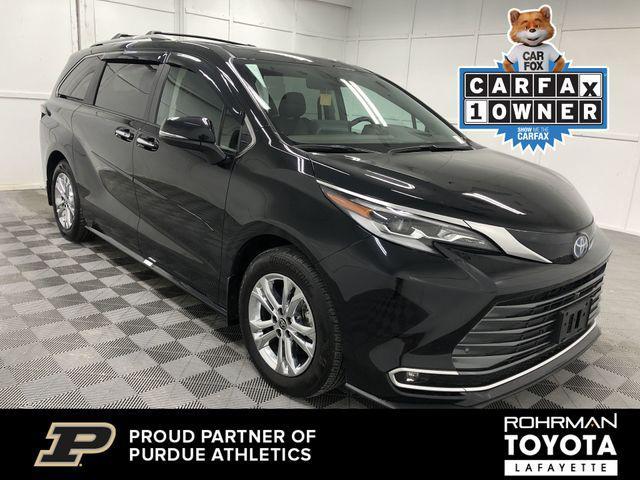 Photo of 2023 Midnight Black Metallic Toyota Sienna