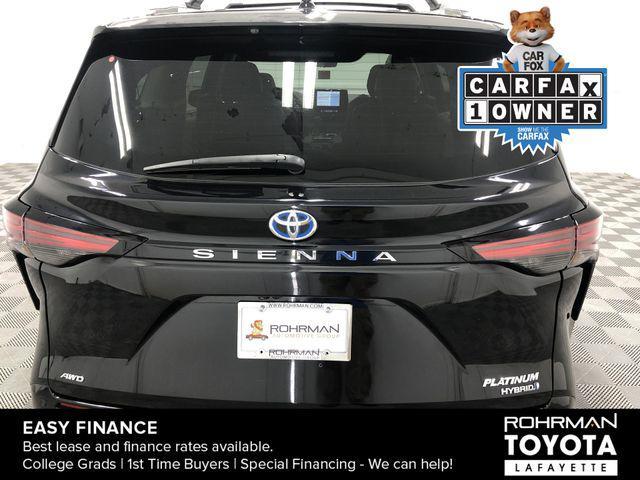 Photo of 2023 Midnight Black Metallic Toyota Sienna
