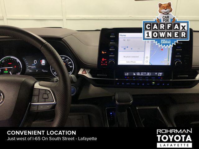 Photo of 2023 Midnight Black Metallic Toyota Sienna