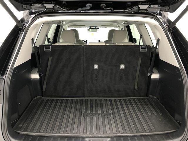 Photo of 2024 Midnight Black Metallic Toyota Grand Highlander