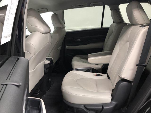 Photo of 2024 Midnight Black Metallic Toyota Grand Highlander