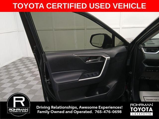 Photo of 2022 Midnight Black Metallic Toyota RAV4