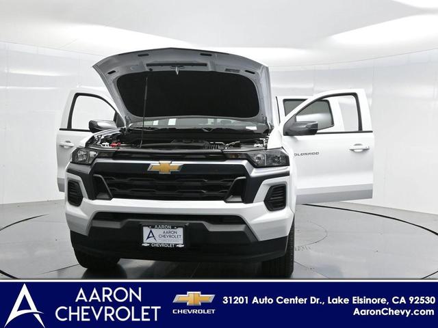 Photo of 2025 Summit White Chevrolet Colorado