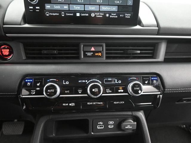 Photo of 2024 Platinum White Pearl Honda Pilot