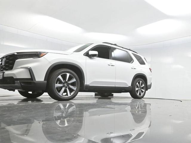 Photo of 2024 Platinum White Pearl Honda Pilot