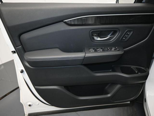 Photo of 2024 Platinum White Pearl Honda Pilot