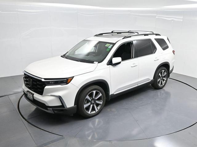 Photo of 2024 Platinum White Pearl Honda Pilot