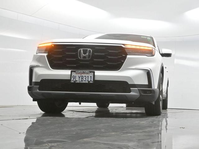 Photo of 2024 Platinum White Pearl Honda Pilot