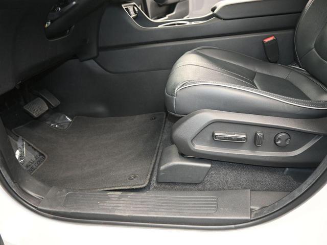 Photo of 2024 Platinum White Pearl Honda Pilot