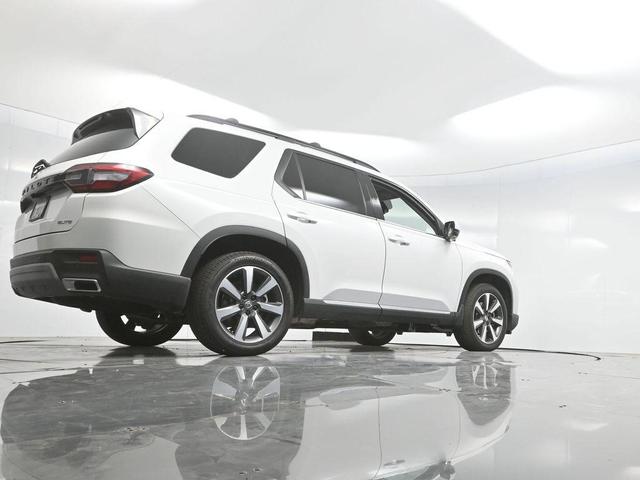 Photo of 2024 Platinum White Pearl Honda Pilot