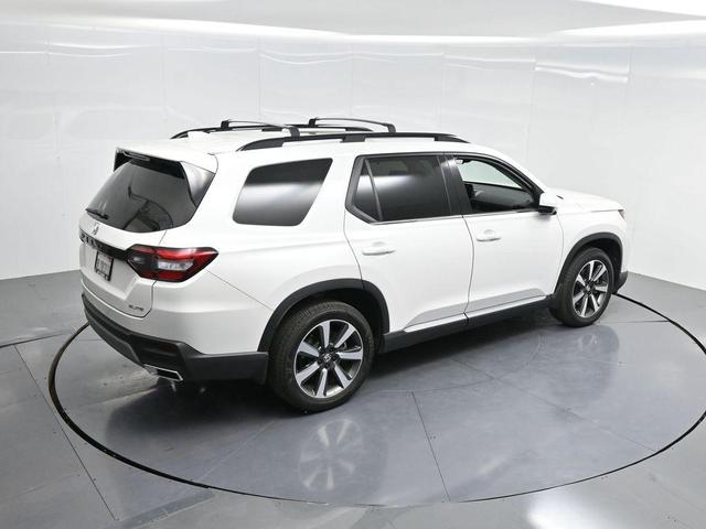 Photo of 2024 Platinum White Pearl Honda Pilot