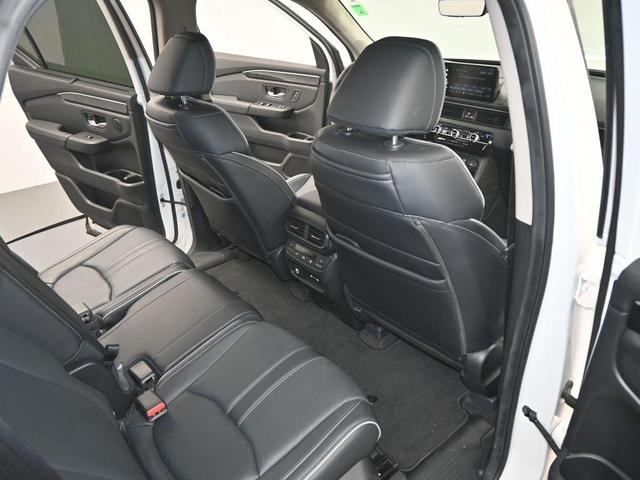 Photo of 2024 Platinum White Pearl Honda Pilot