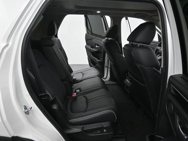 Photo of 2024 Platinum White Pearl Honda Pilot