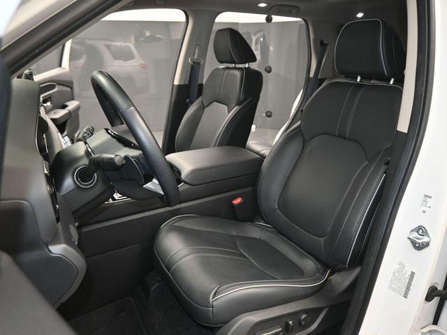 Photo of 2024 Platinum White Pearl Honda Pilot