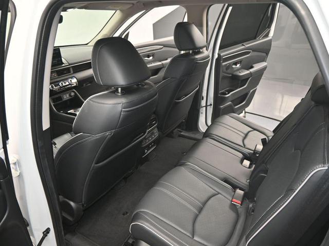 Photo of 2024 Platinum White Pearl Honda Pilot