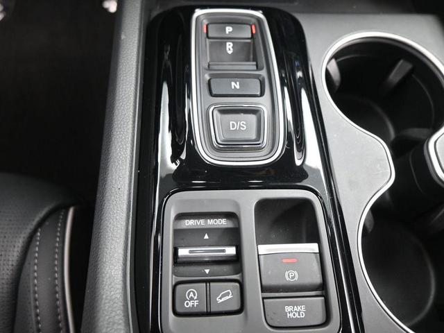 Photo of 2024 Platinum White Pearl Honda Pilot