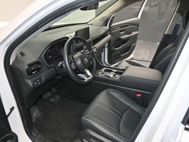 Photo of 2024 Platinum White Pearl Honda Pilot
