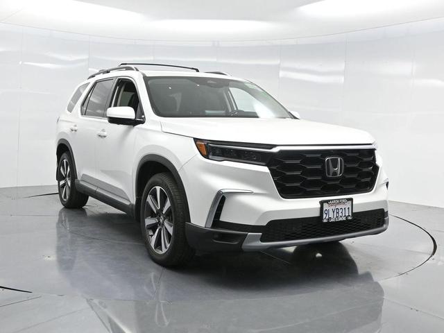 Photo of 2024 Platinum White Pearl Honda Pilot