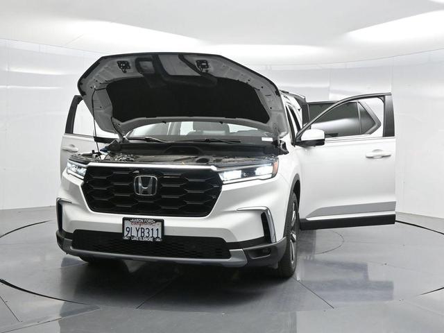 Photo of 2024 Platinum White Pearl Honda Pilot