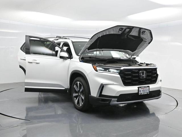 Photo of 2024 Platinum White Pearl Honda Pilot