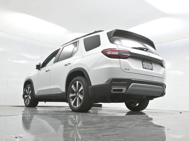 Photo of 2024 Platinum White Pearl Honda Pilot