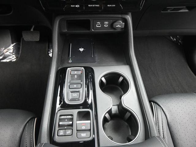 Photo of 2024 Platinum White Pearl Honda Pilot