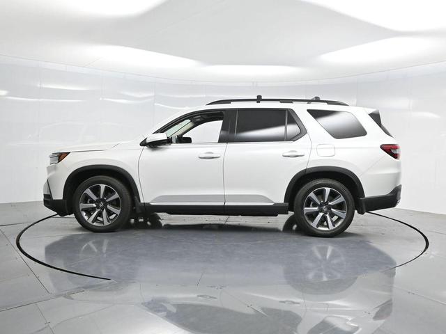 Photo of 2024 Platinum White Pearl Honda Pilot