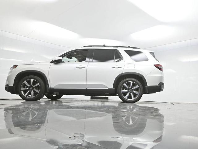 Photo of 2024 Platinum White Pearl Honda Pilot
