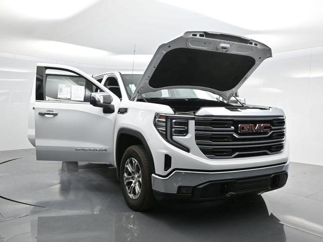 Photo of 2024 Summit White GMC Sierra 1500