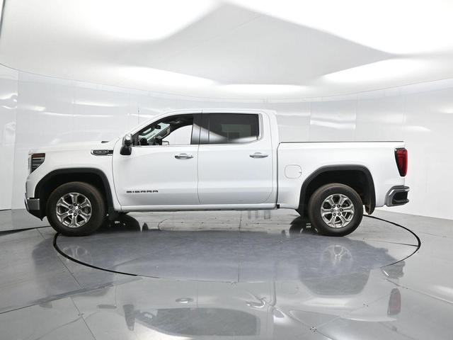 Photo of 2024 Summit White GMC Sierra 1500