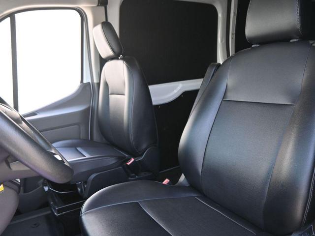 Photo of 2023 OXFORD WHITE Ford Transit-250