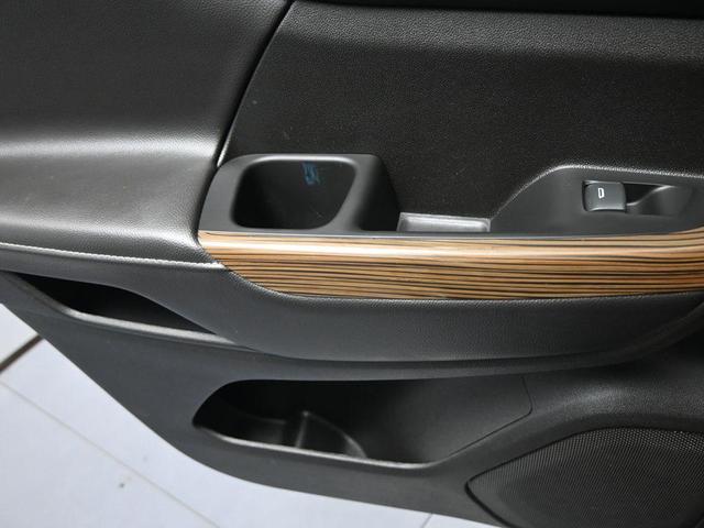 Photo of 2022 Light Stone Metallic GMC Acadia