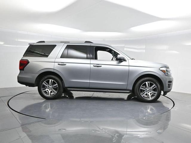 Photo of 2024 ICONIC SILVER METALLIC Ford Expedition