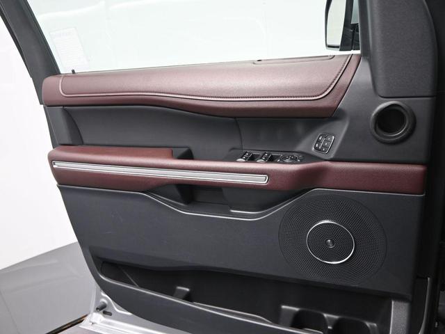 Photo of 2024 ICONIC SILVER METALLIC Ford Expedition