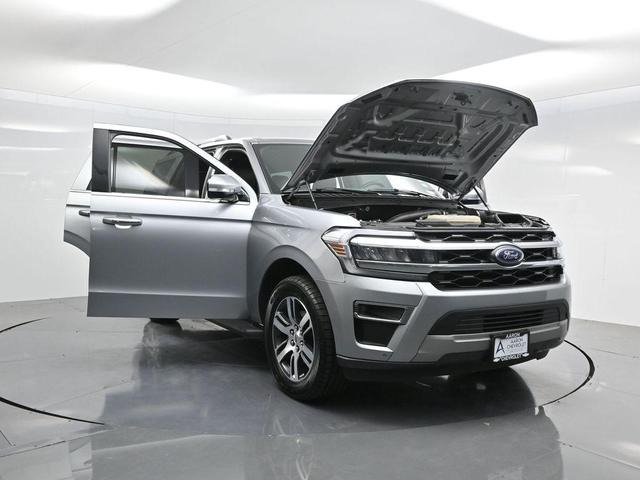 Photo of 2024 ICONIC SILVER METALLIC Ford Expedition