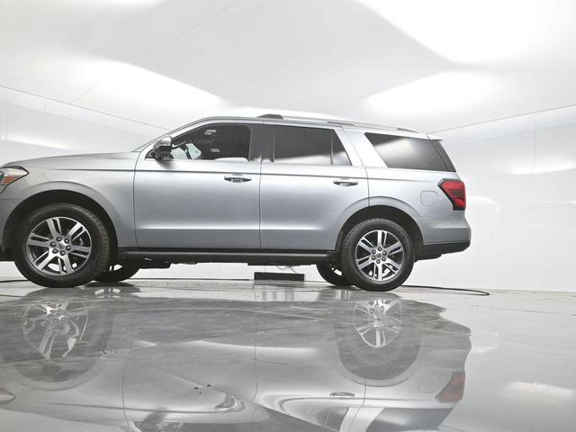Photo of 2024 ICONIC SILVER METALLIC Ford Expedition