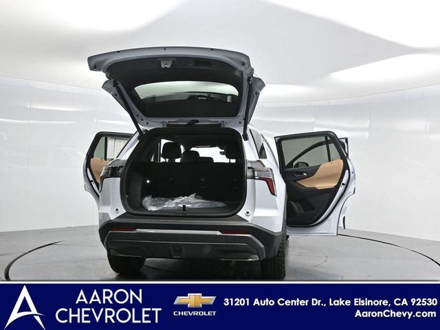 Photo of 2026 Polar White Tricoat Chevrolet Equinox