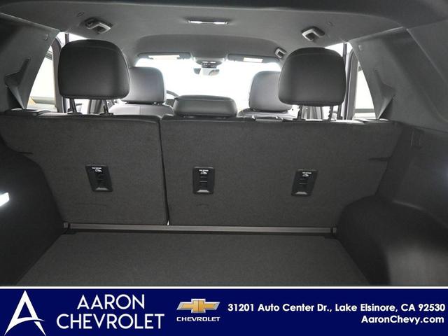 Photo of 2026 Polar White Tricoat Chevrolet Equinox