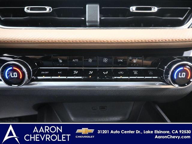 Photo of 2026 Polar White Tricoat Chevrolet Equinox