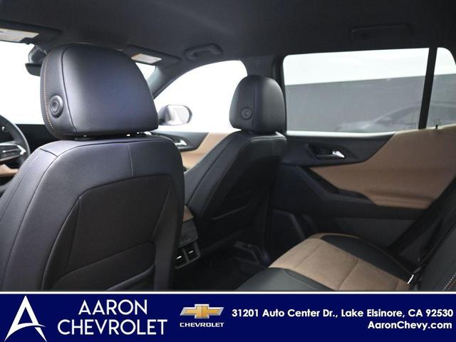 Photo of 2026 Polar White Tricoat Chevrolet Equinox