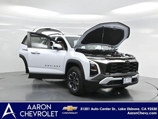 Photo of 2026 Polar White Tricoat Chevrolet Equinox