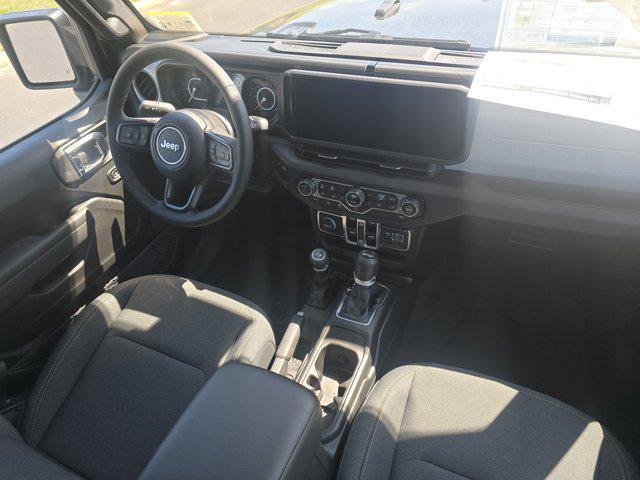 Photo of 2025 Black Clearcoat Jeep Wrangler