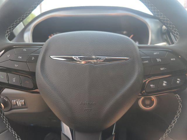 Photo of 2026 Diamond Black Crystal Pearlcoat Chrysler Pacifica