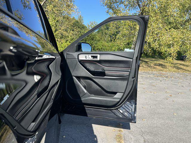 Photo of 2022 Agate Black Metallic Ford Explorer
