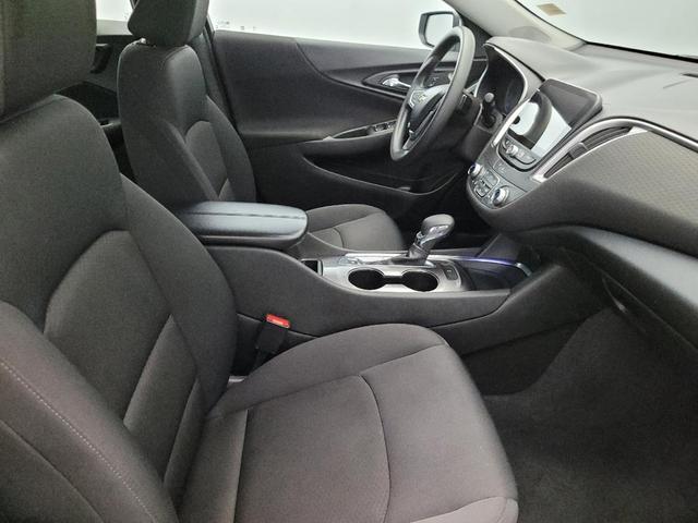 Photo of 2022 Silver Ice Metallic Chevrolet Malibu