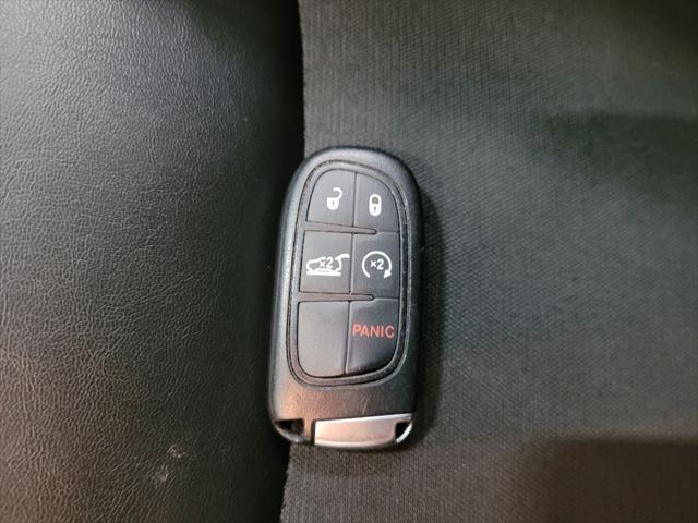 Photo of 2019 Gray Jeep Cherokee